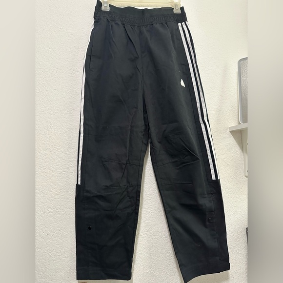 Adidas Loose Fit Tapered Leg 7/8 Style Joggers - Picture 1 of 13